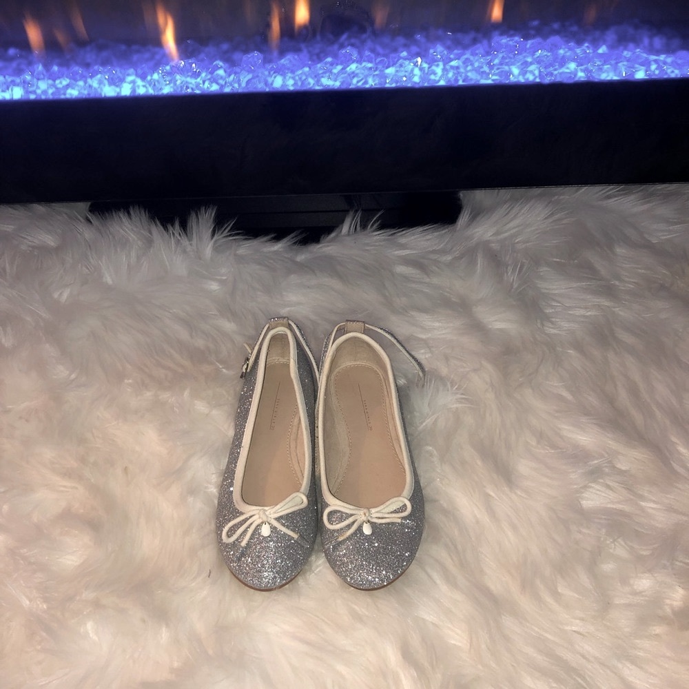 Zara girls sparkling shoes. No box/Silver size 30